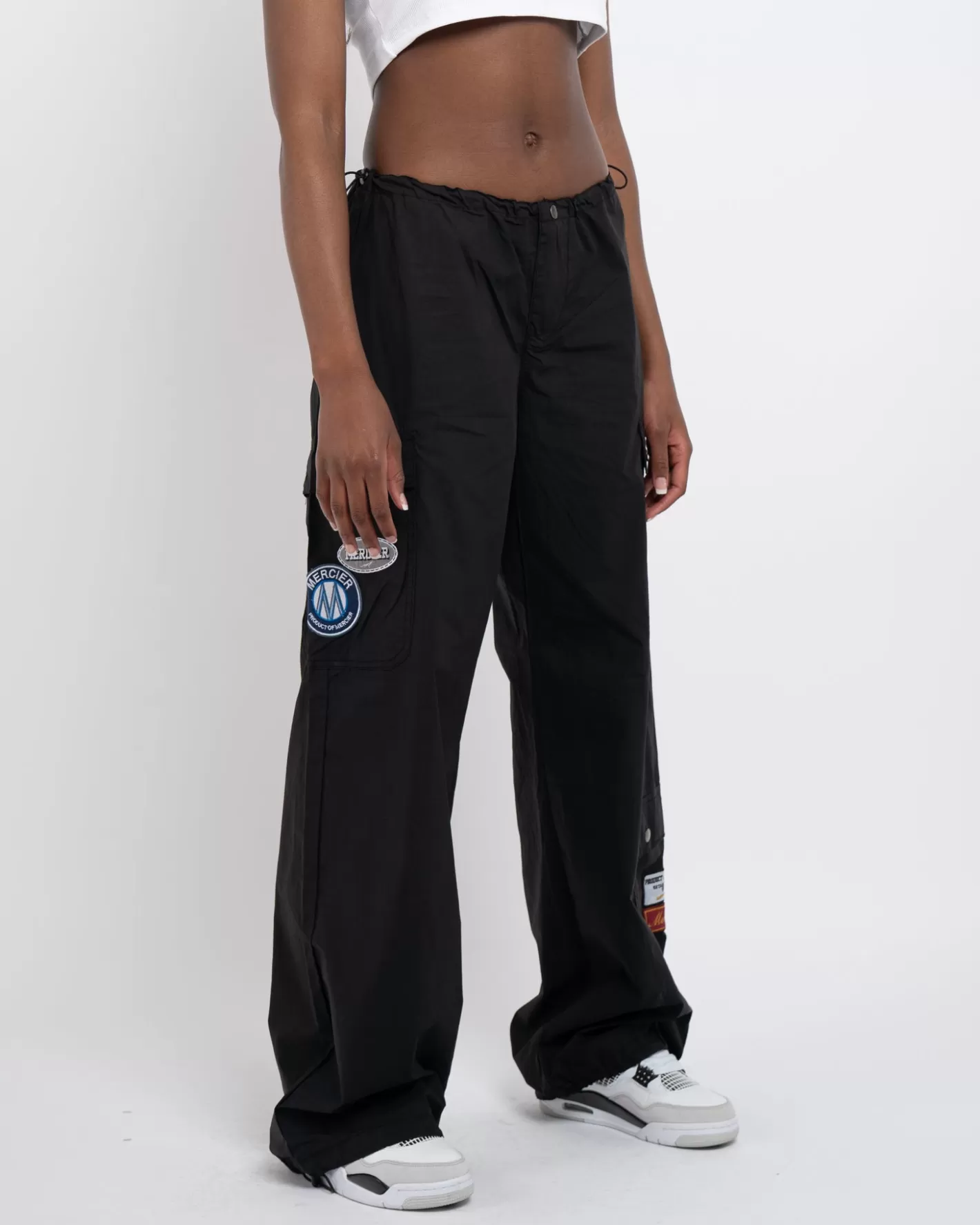Femme Mercier Outlet Femmes | Jeans/cargaisons Des Femmes 6<Cargaisons noires de parachute d'insigne des femmes
