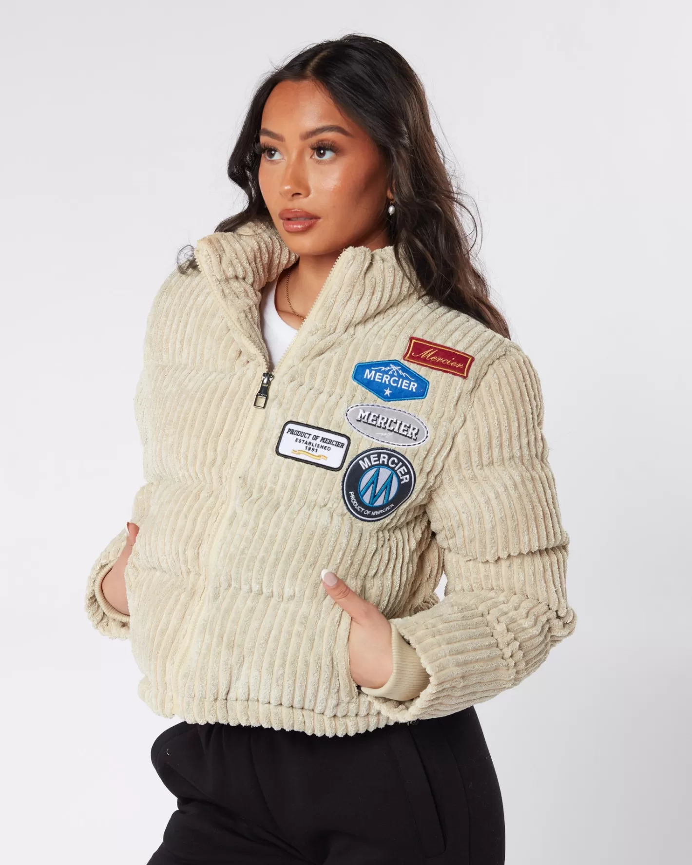 Femme Mercier Vêtements D'extérieur Pour Femmes<Veste femme cordon beige et badge.
