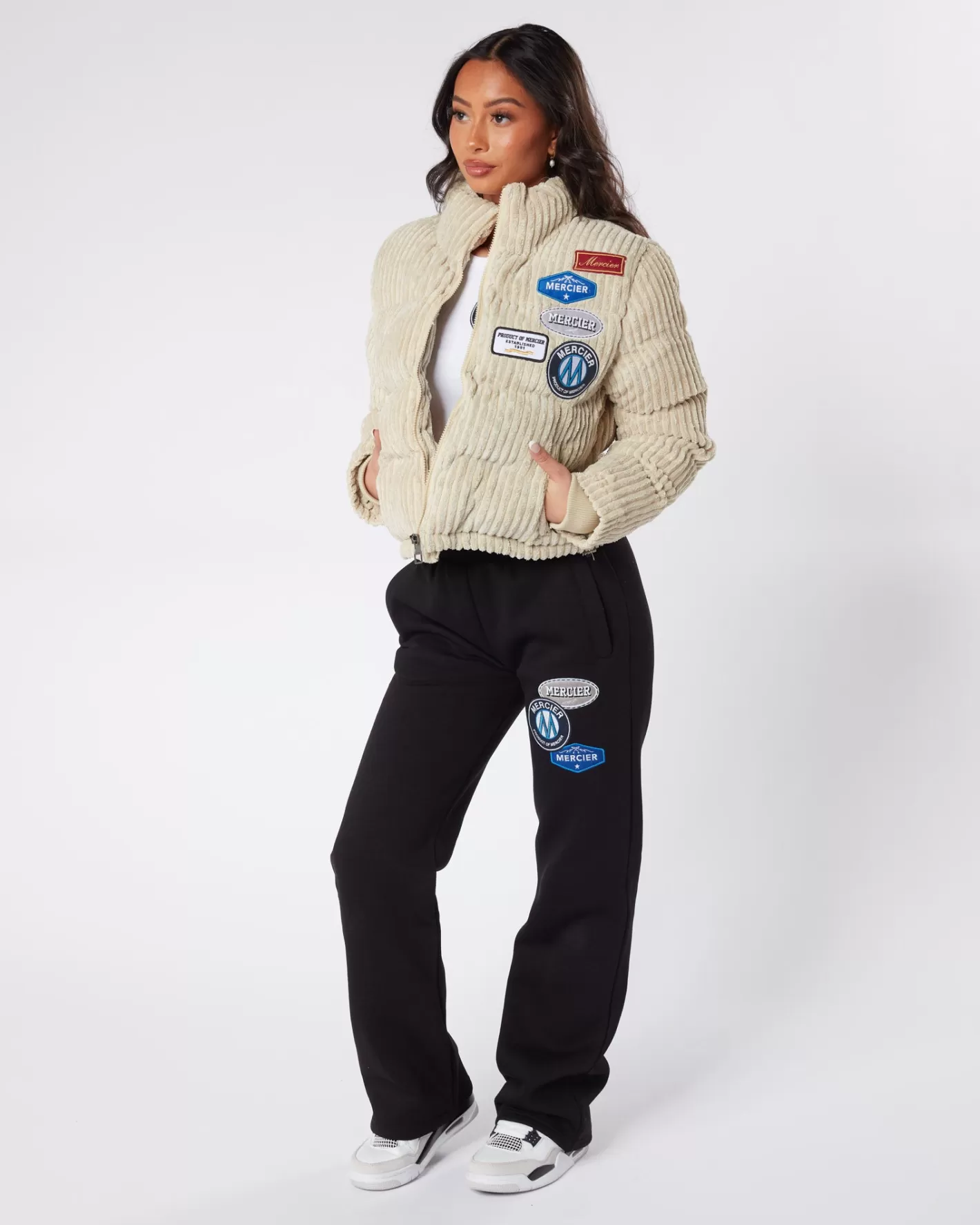 Femme Mercier Vêtements D'extérieur Pour Femmes<Veste femme cordon beige et badge.